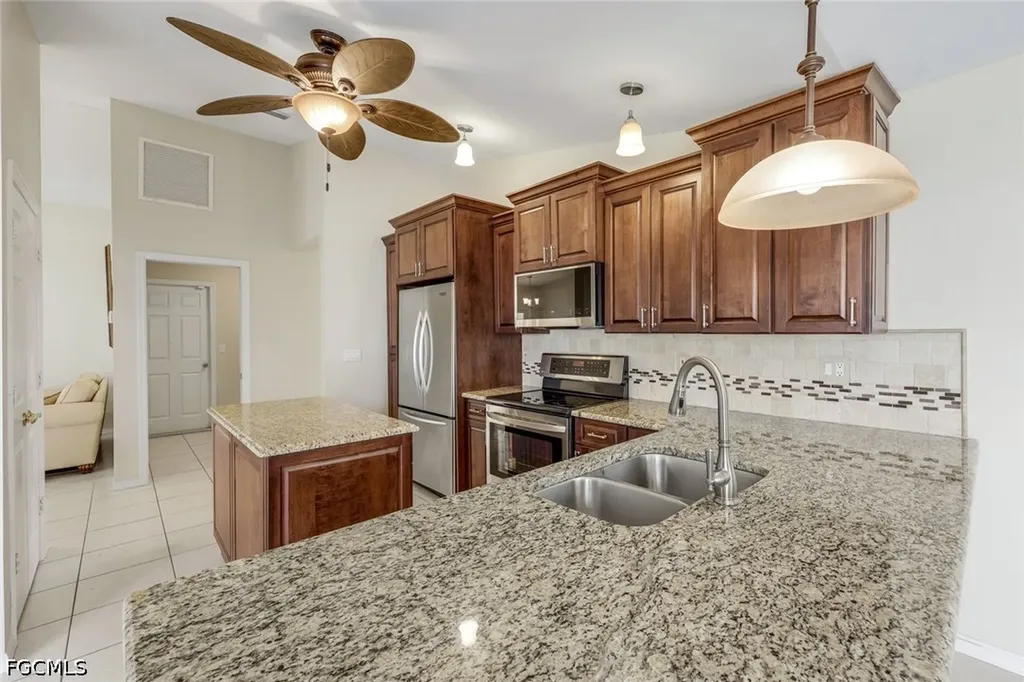 2513 Everest Parkway Cape Coral FL 33904