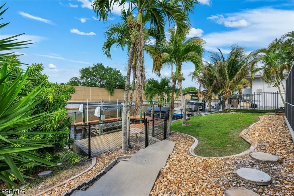 2513 Everest Parkway Cape Coral FL 33904
