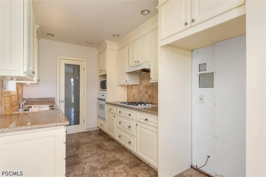 3107 Easy Street Port Charlotte FL 33952