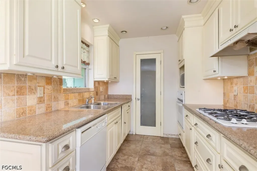 3107 Easy Street Port Charlotte FL 33952