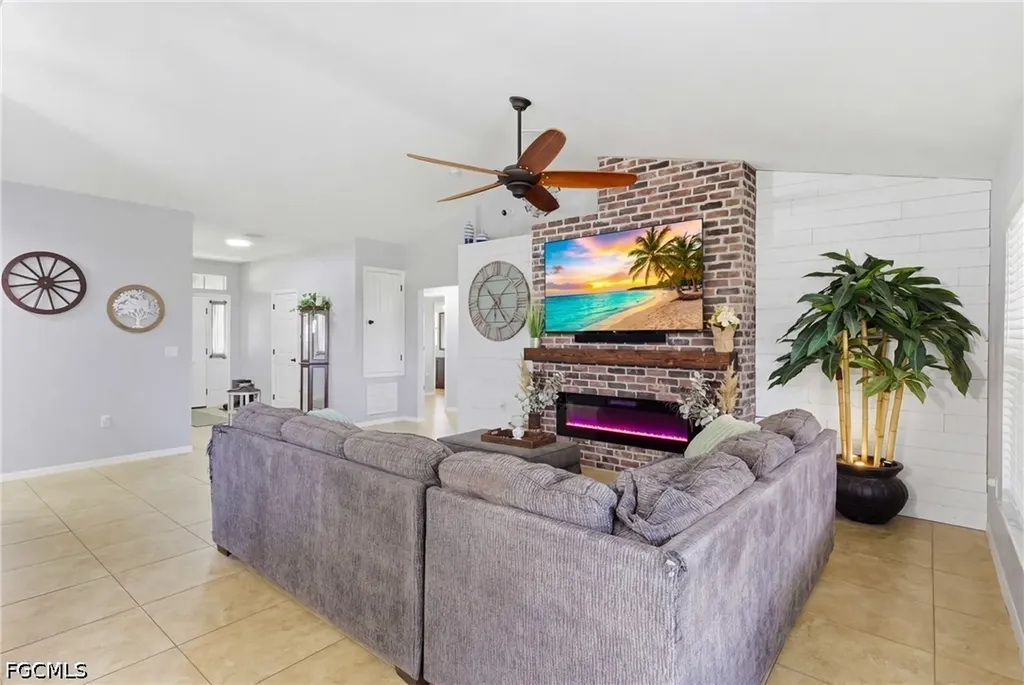1413 NW 8th Place Cape Coral FL 33993