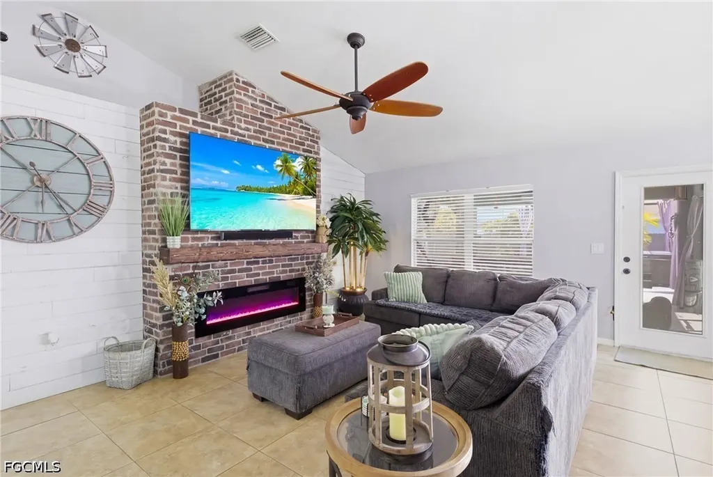 1413 NW 8th Place Cape Coral FL 33993