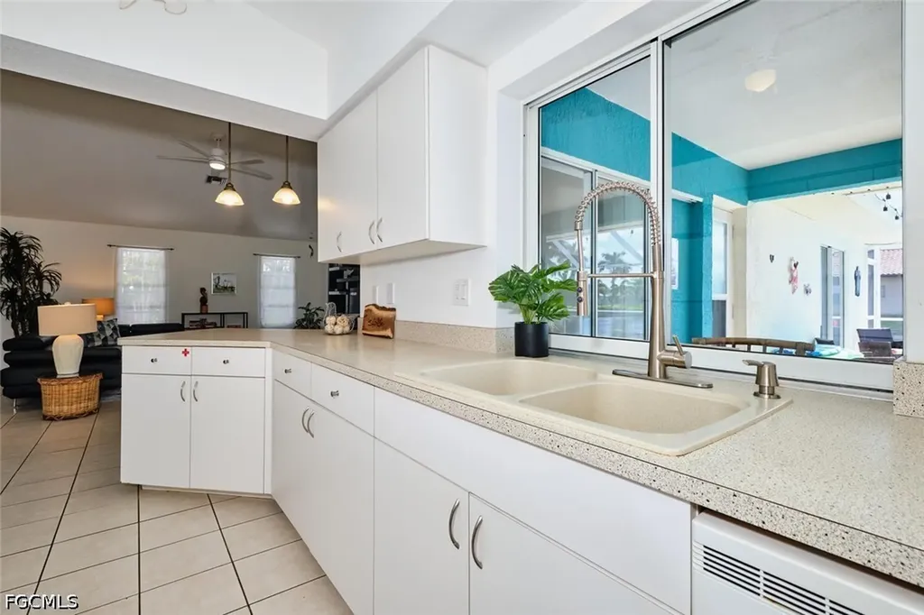2201 SE 5th Avenue Cape Coral FL 33990