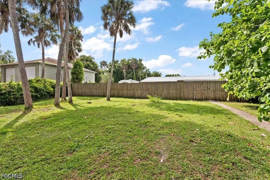 319 W Mariana Avenue North Fort Myers FL 33903
