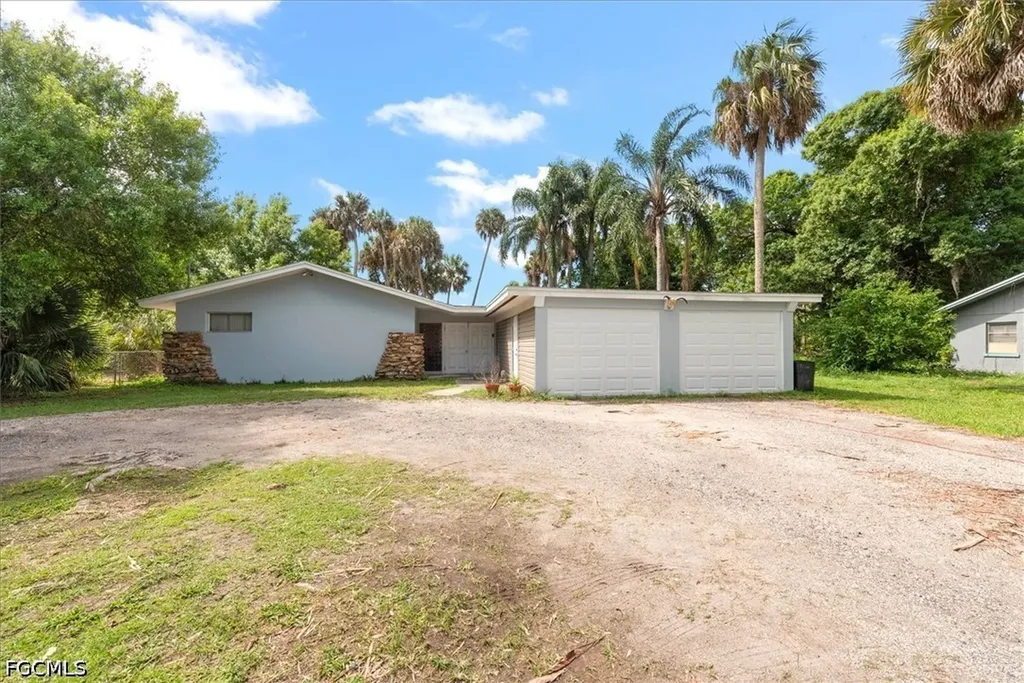 319 W Mariana Avenue North Fort Myers FL 33903
