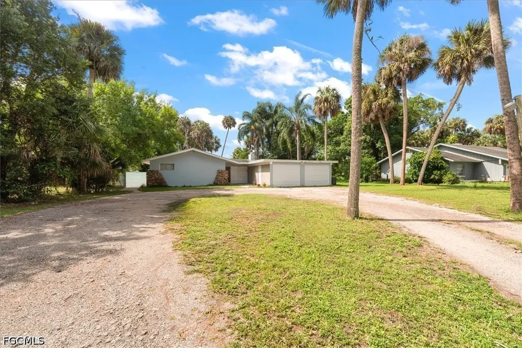 319 W Mariana Avenue North Fort Myers FL 33903
