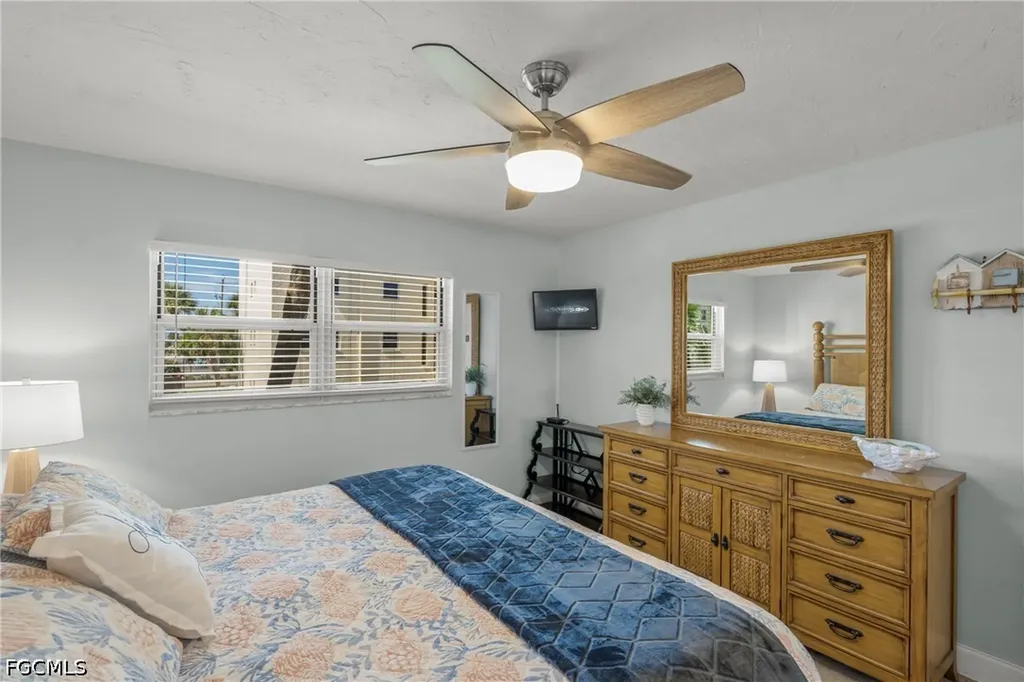 915 Beach Road Sarasota FL 34242