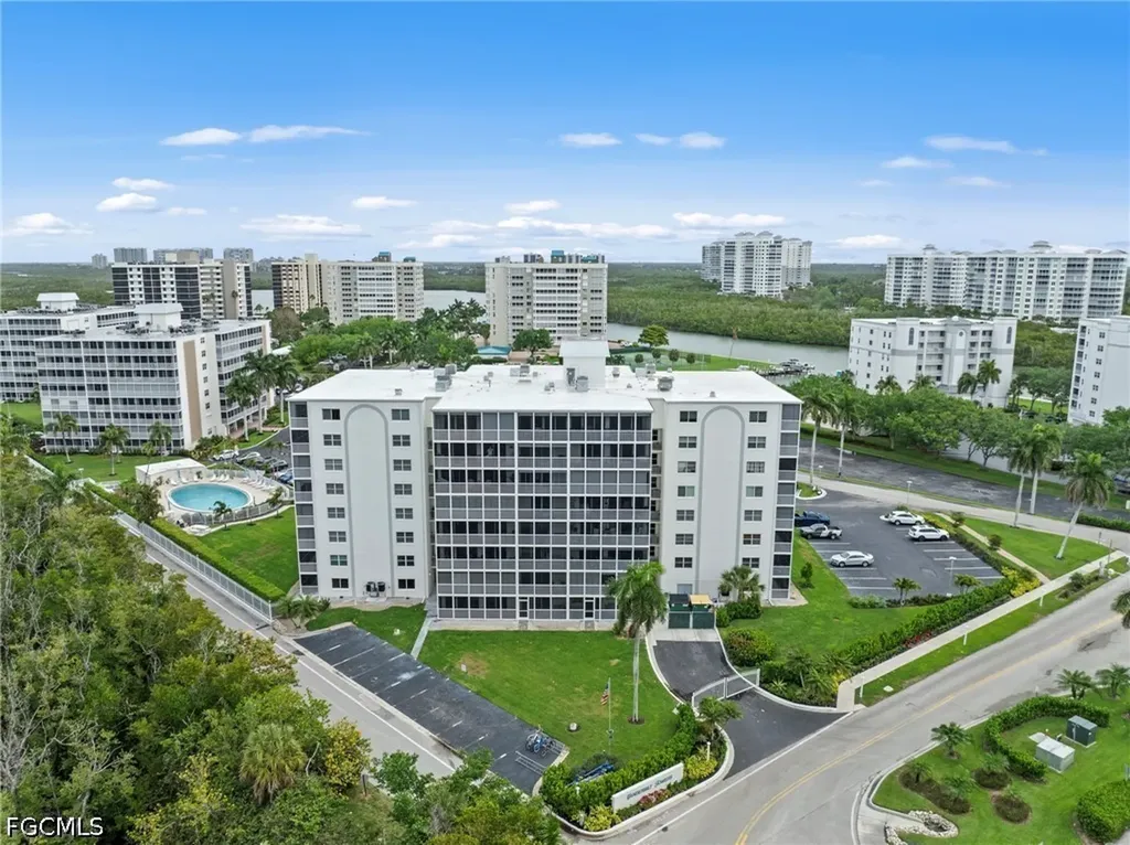 Naples FL, 1 Bluebill Avenue, Unit 402