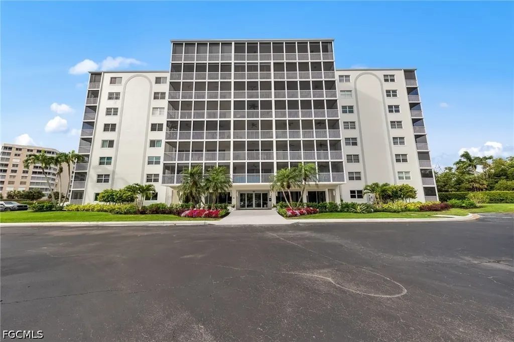 1 Bluebill Avenue Naples FL 34108