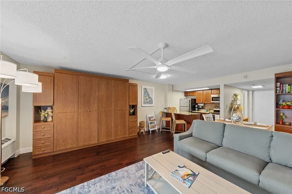 1 Bluebill Avenue Naples FL 34108