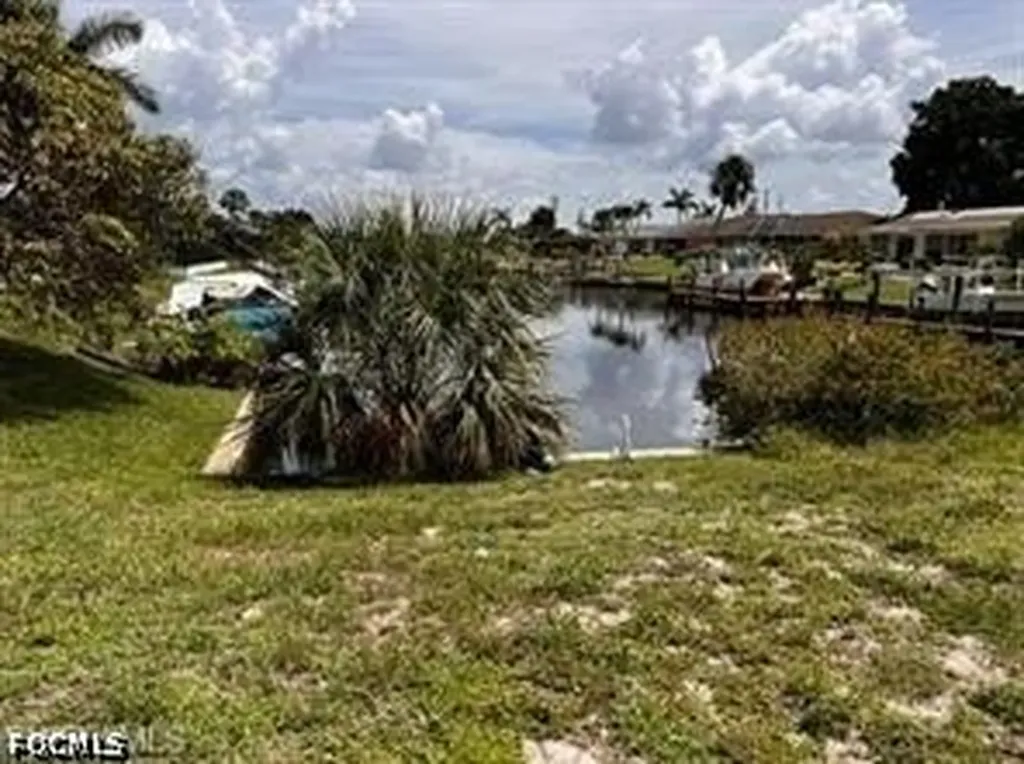 607 SE 34th Terrace Cape Coral FL 33904