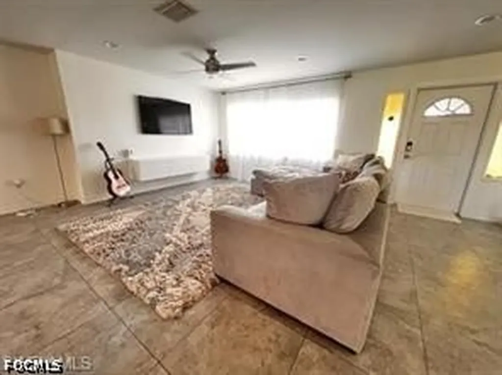 607 SE 34th Terrace Cape Coral FL 33904
