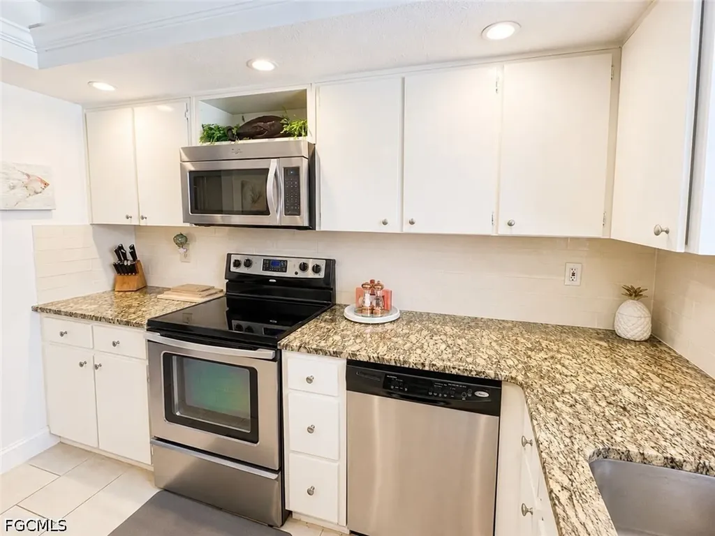 4563 SE 5th Place Cape Coral FL 33904