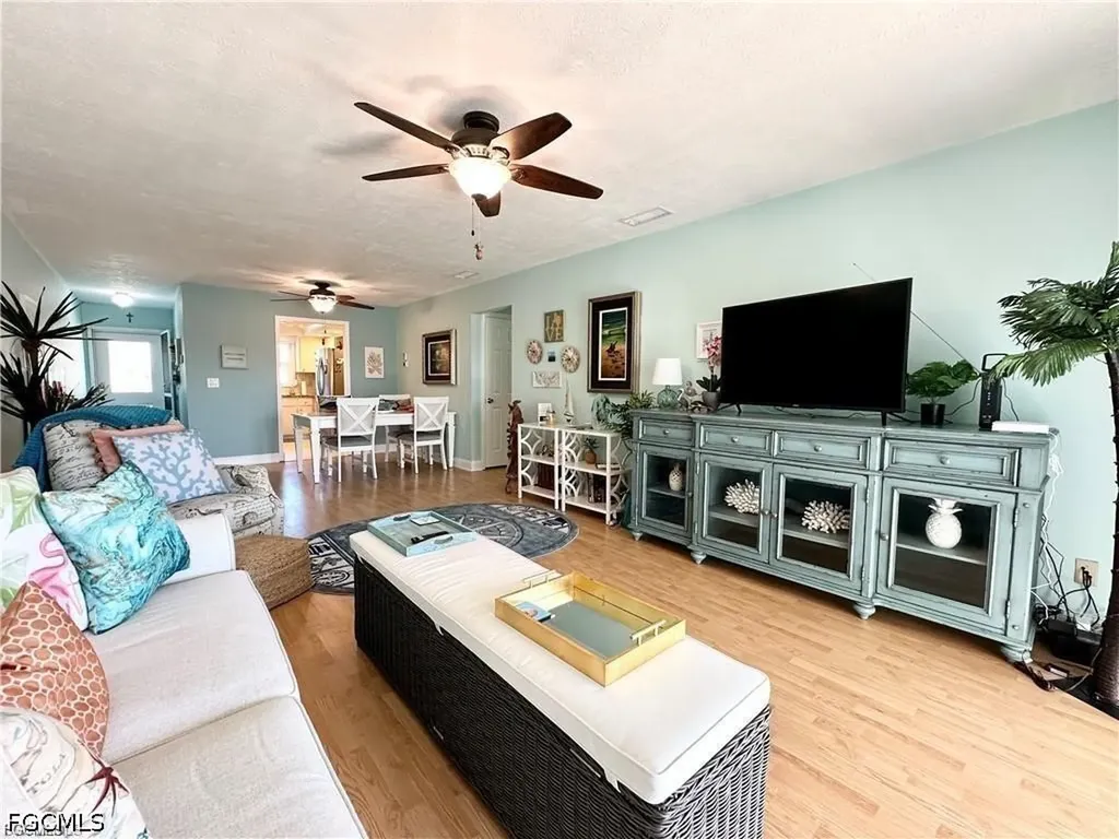 4563 SE 5th Place Cape Coral FL 33904