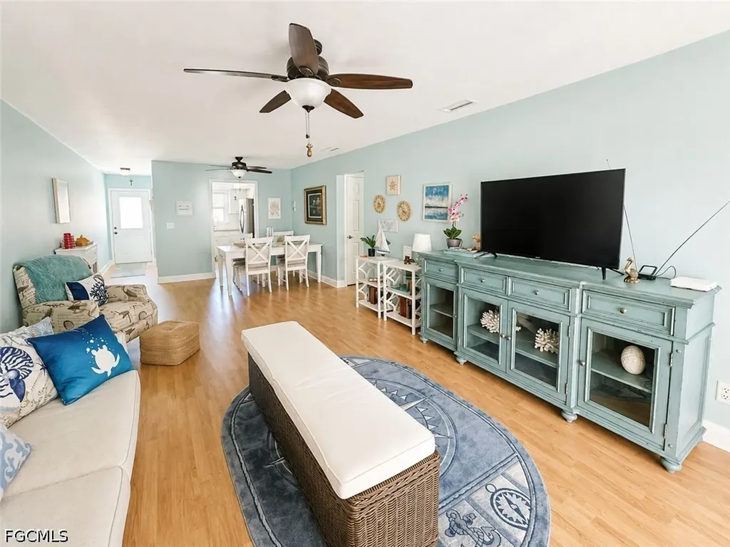 4563 SE 5th Place Cape Coral FL 33904