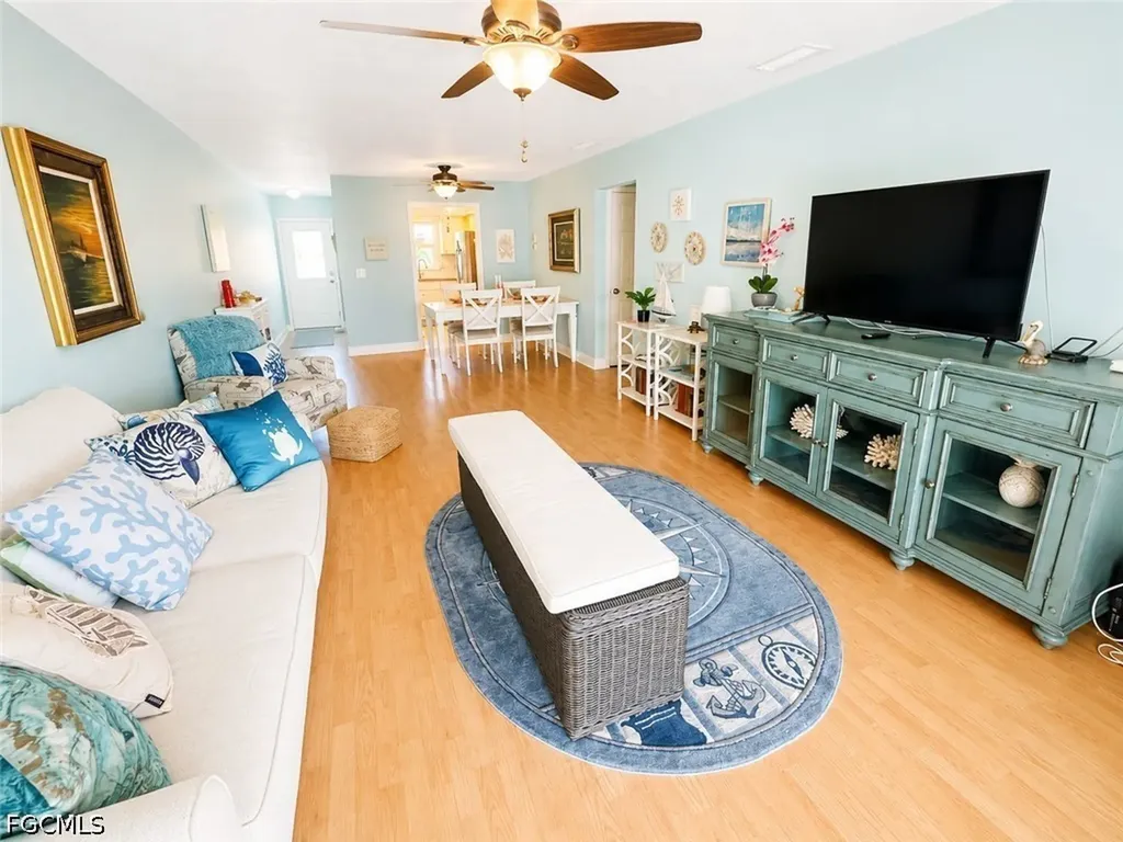 4563 SE 5th Place Cape Coral FL 33904