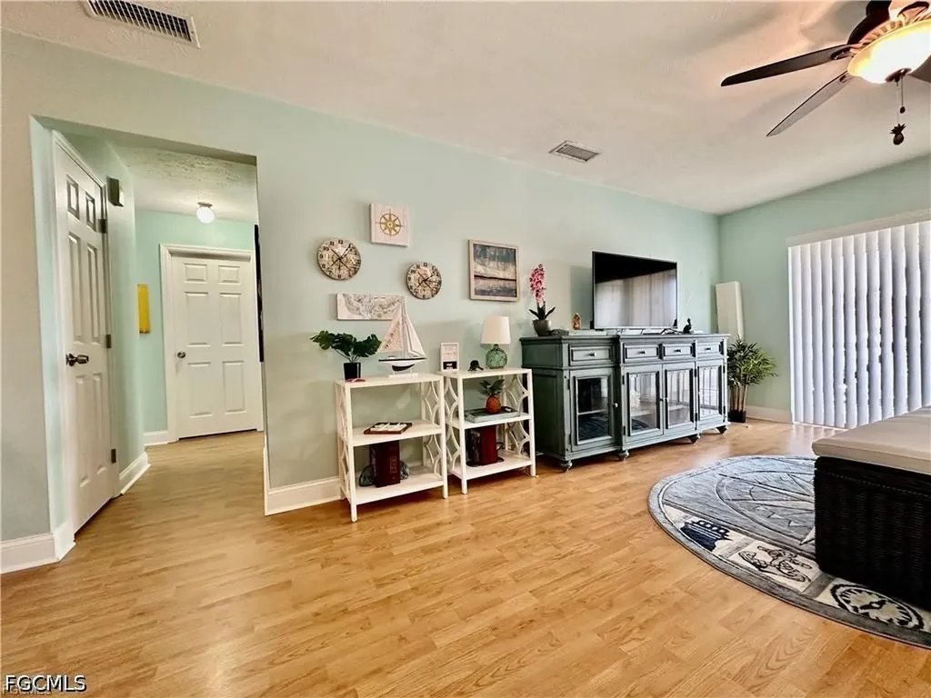 4563 SE 5th Place Cape Coral FL 33904