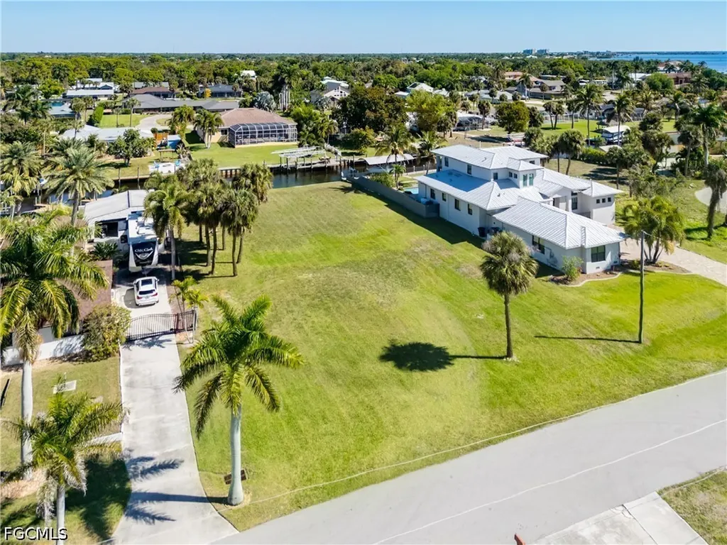 1820 Marina Circle North Fort Myers FL 33903