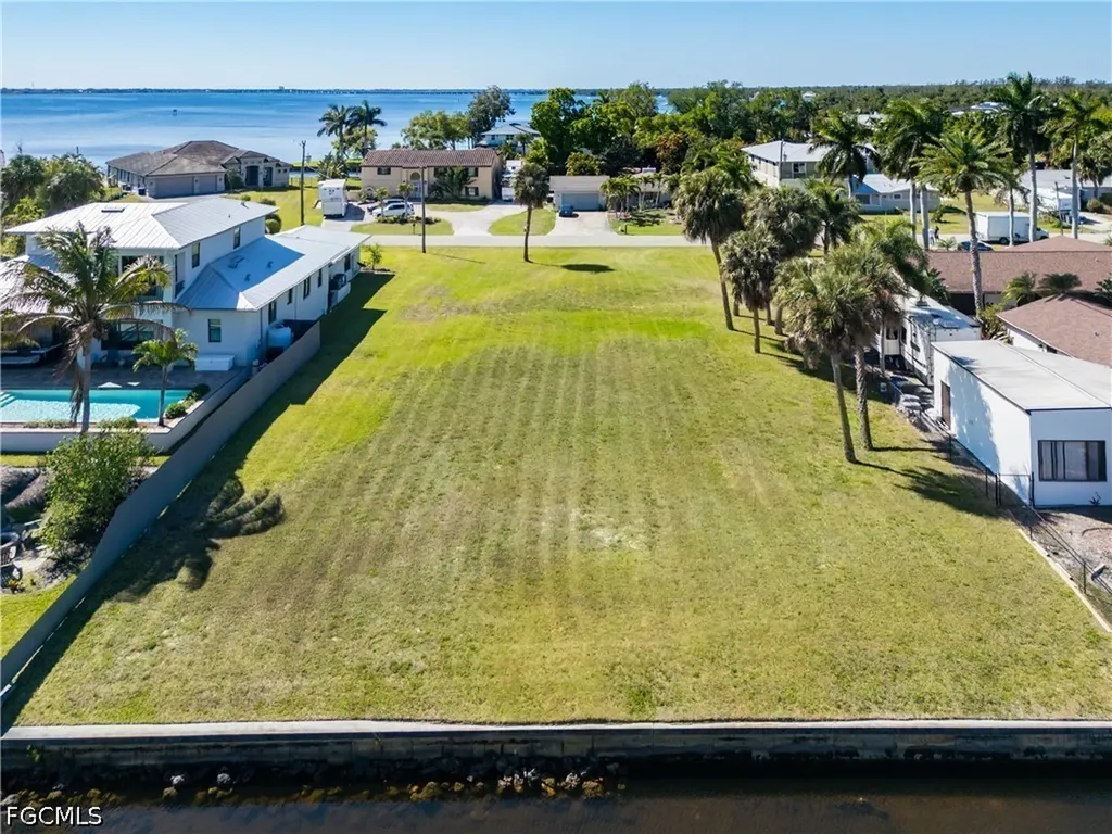 1820 Marina Circle North Fort Myers FL 33903