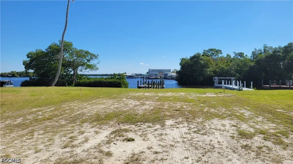 323 Shoreland Drive Fort Myers FL 33905