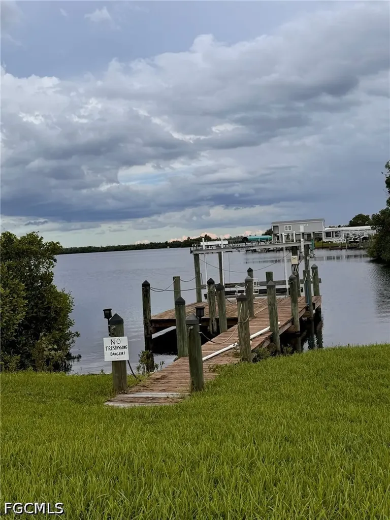 323 Shoreland Drive Fort Myers FL 33905