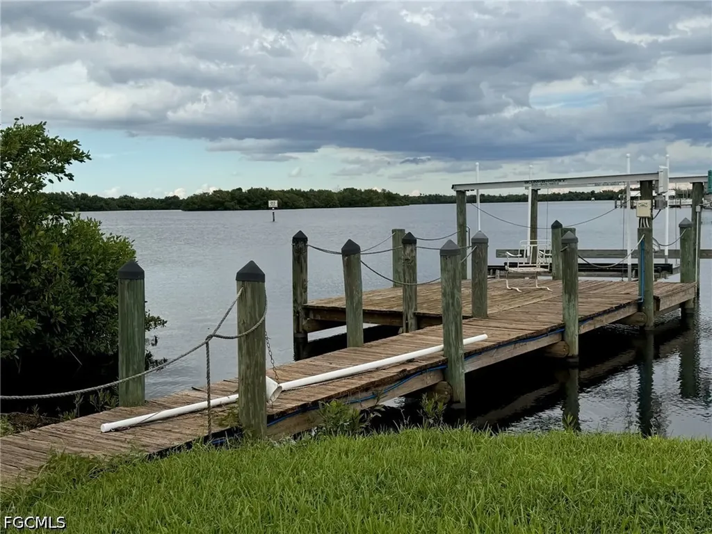 323 Shoreland Drive Fort Myers FL 33905