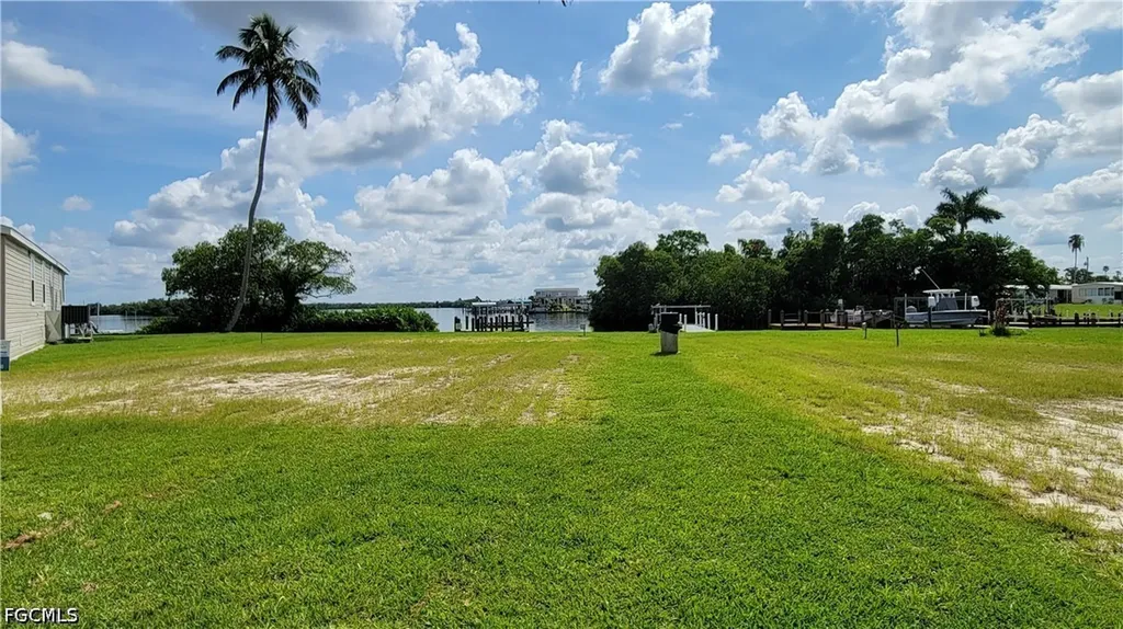323 Shoreland Drive Fort Myers FL 33905