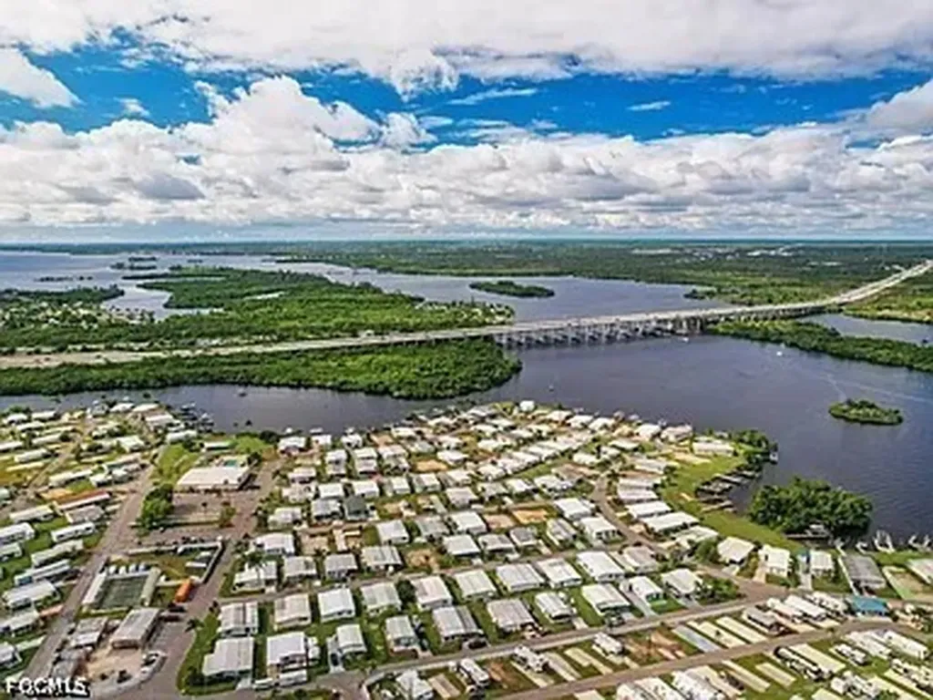 323 Shoreland Drive Fort Myers FL 33905