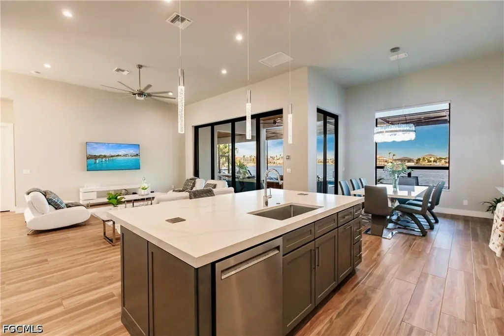 5419 Skyline Boulevard Cape Coral FL 33914