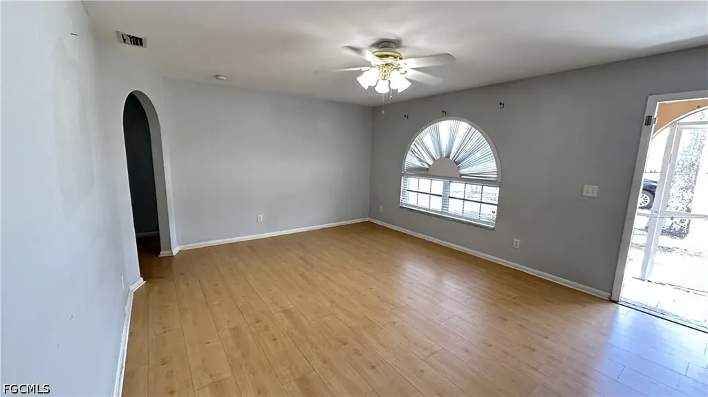 302 SE 1st Place Cape Coral FL 33990