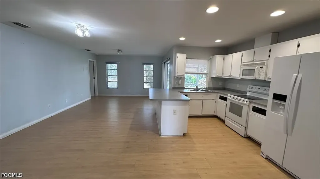 302 SE 1st Place Cape Coral FL 33990