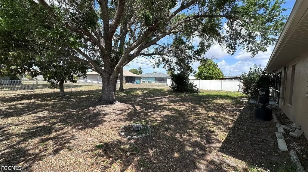 302 SE 1st Place Cape Coral FL 33990