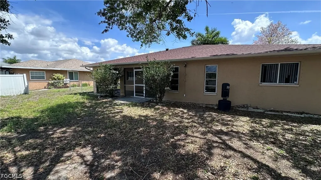 302 SE 1st Place Cape Coral FL 33990