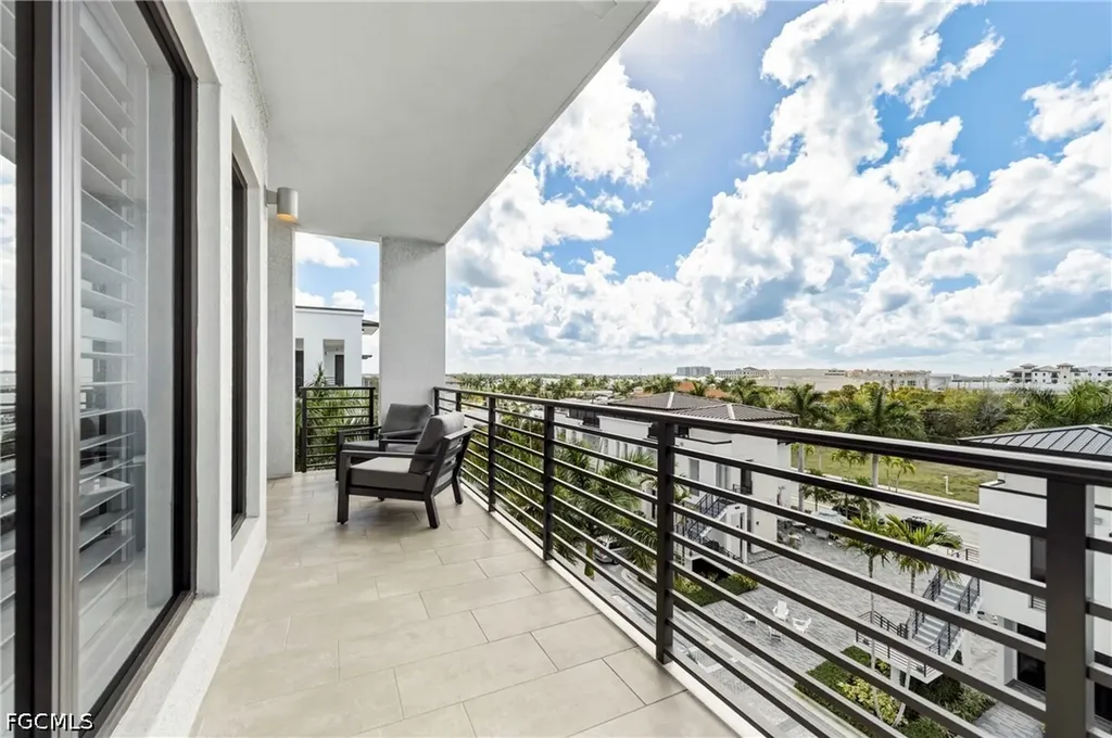 1111 Central Avenue Naples FL 34102