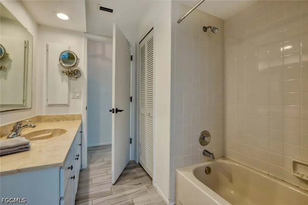 5004 SW 5th Place Cape Coral FL 33914
