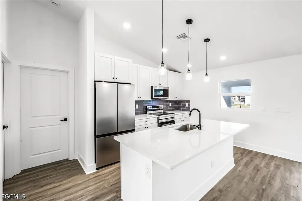 1702 NW 5th Place Cape Coral FL 33993