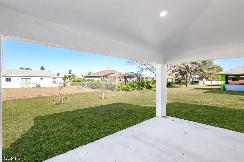 1702 NW 5th Place Cape Coral FL 33993