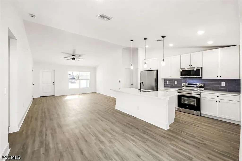 1702 NW 5th Place Cape Coral FL 33993
