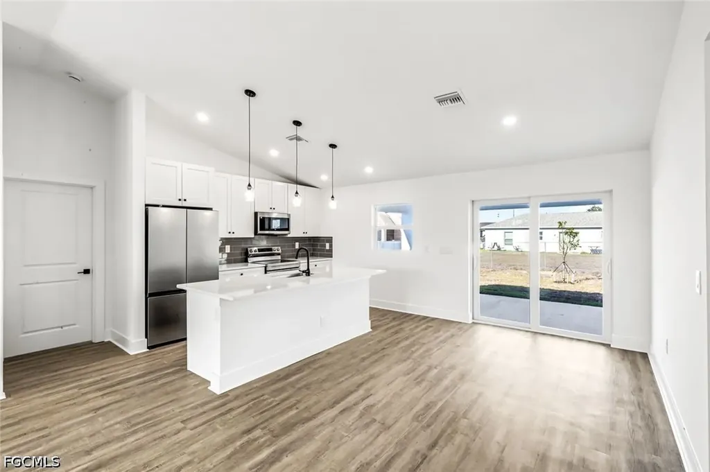 1702 NW 5th Place Cape Coral FL 33993