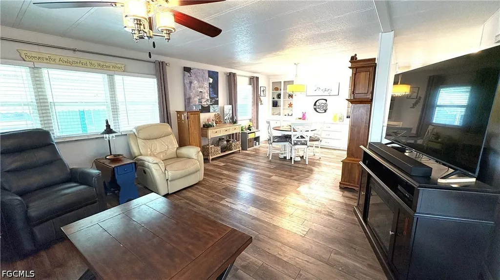 16049 Hibiscus Way North Fort Myers FL 33903