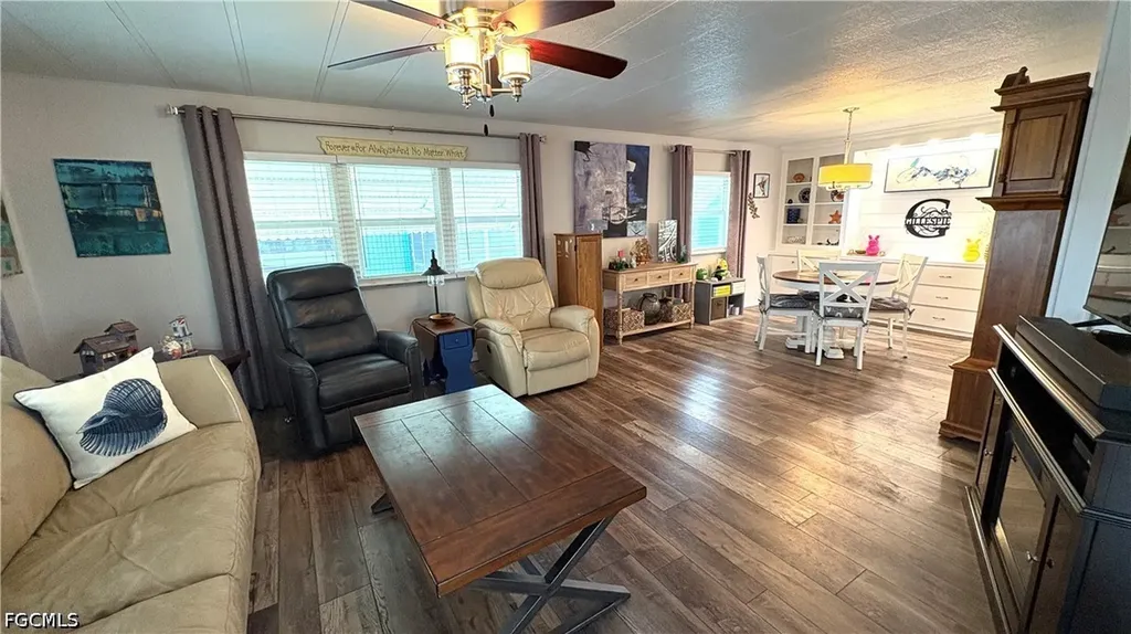16049 Hibiscus Way North Fort Myers FL 33903