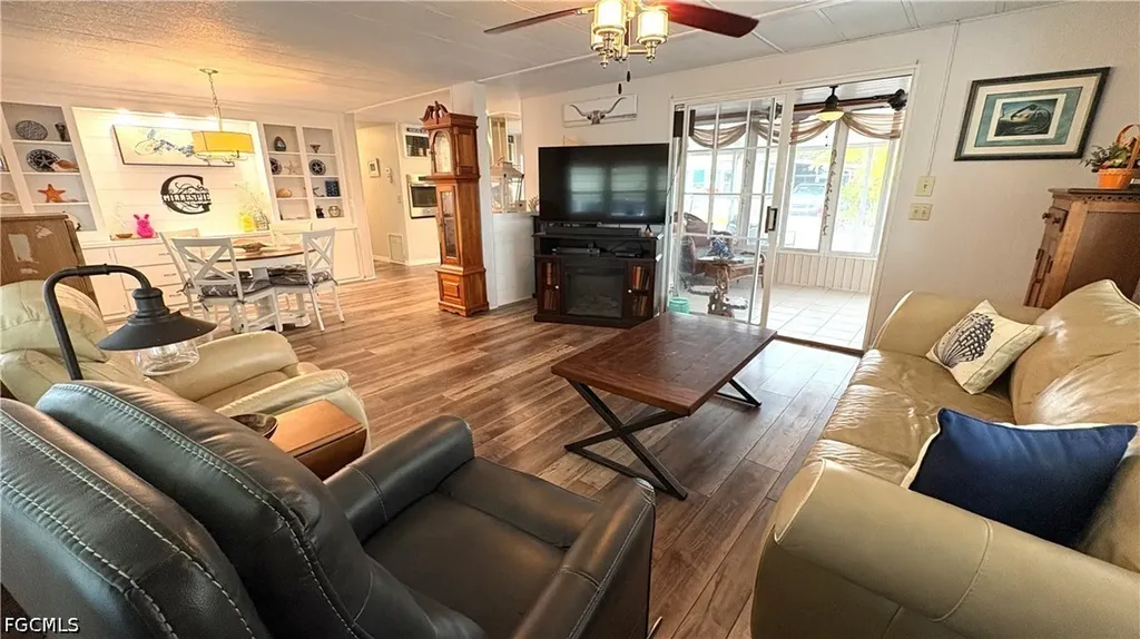 16049 Hibiscus Way North Fort Myers FL 33903