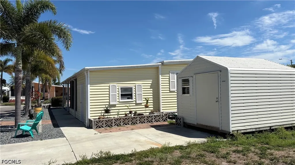 16049 Hibiscus Way North Fort Myers FL 33903