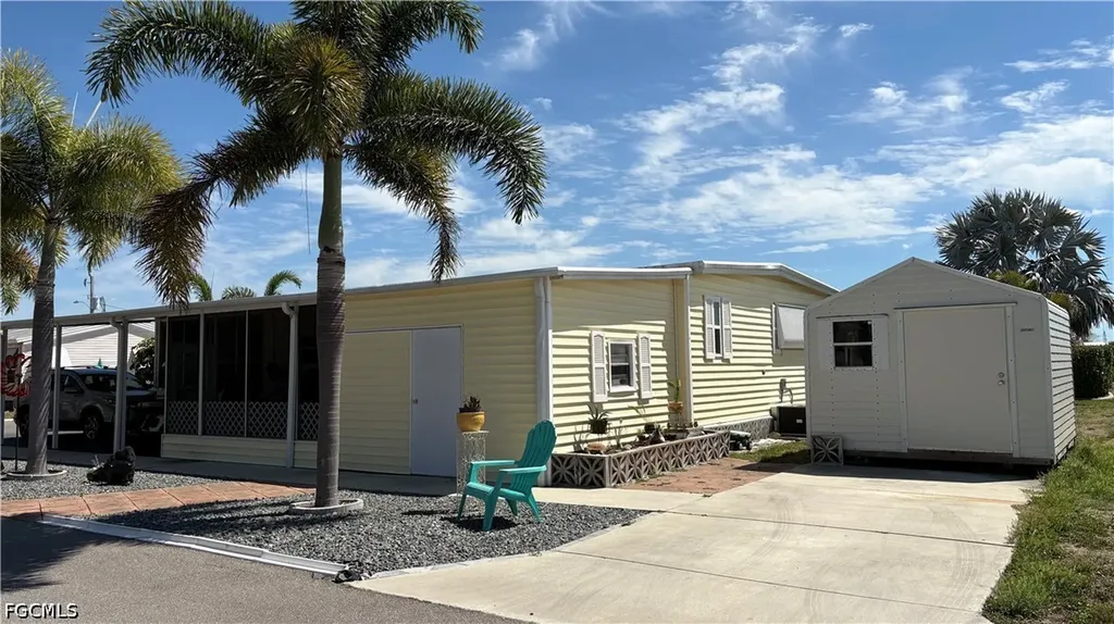 16049 Hibiscus Way North Fort Myers FL 33903