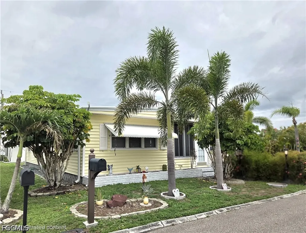 16049 Hibiscus Way North Fort Myers FL 33903