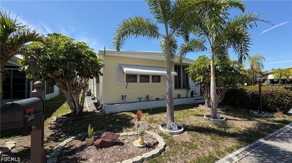 16049 Hibiscus Way North Fort Myers FL 33903