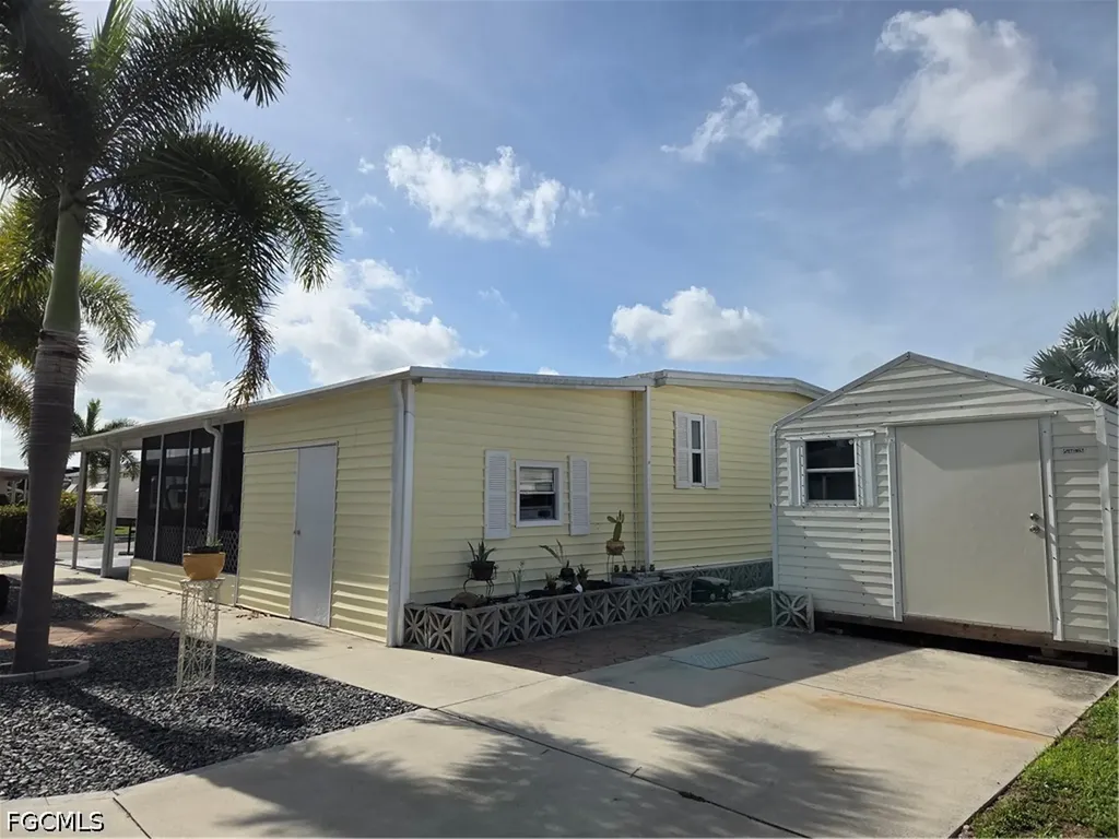 16049 Hibiscus Way North Fort Myers FL 33903
