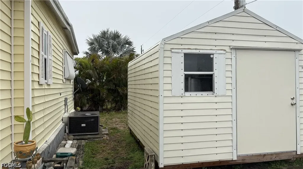 16049 Hibiscus Way North Fort Myers FL 33903