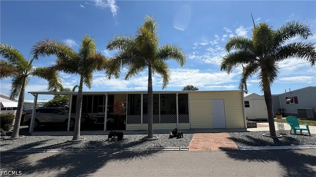 16049 Hibiscus Way North Fort Myers FL 33903