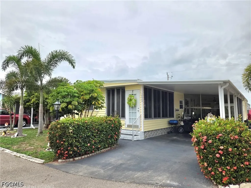 16049 Hibiscus Way North Fort Myers FL 33903